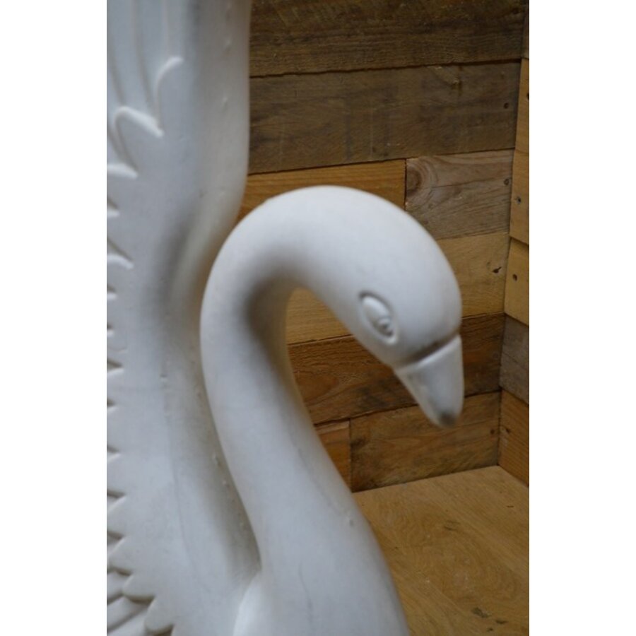 Grote zwaan van beton – sierlijk tuinbeeld met klassieke uitstraling-7