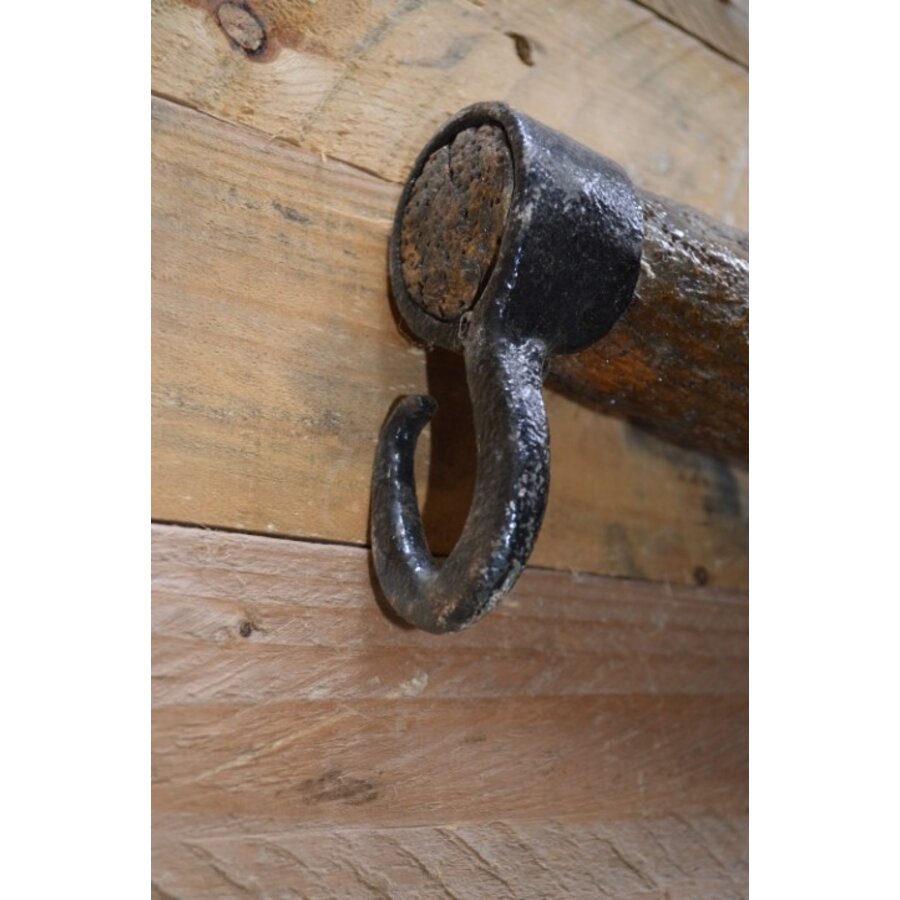 Trekbalk voor paardenwagen als landelijke tweedehands wanddecoratie-3