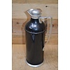 LoodsVol, Tweedehands Ouderwetse hoge aluminium thermos schenkkan – antiek en decoratief vintage gebruiksvoorwerp.