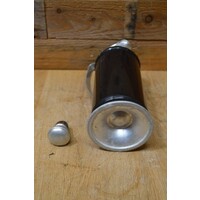 thumb-Ouderwetse hoge aluminium thermos schenkkan – antiek en decoratief vintage gebruiksvoorwerp.-7