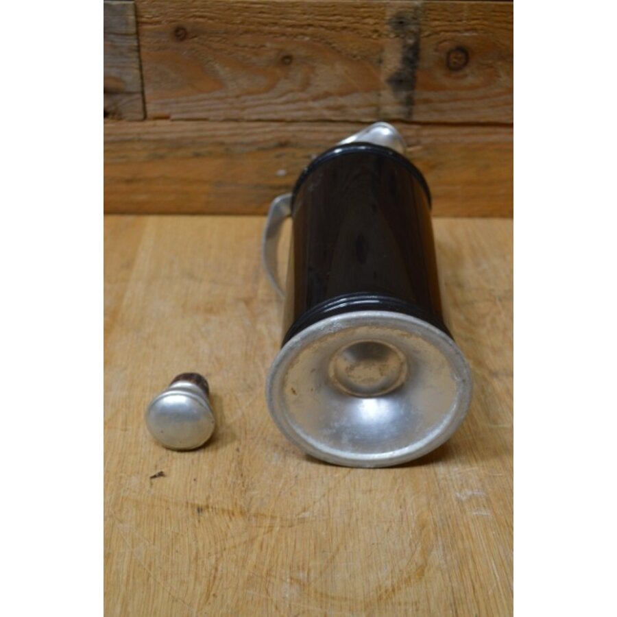 Ouderwetse hoge aluminium thermos schenkkan – antiek en decoratief vintage gebruiksvoorwerp.-7