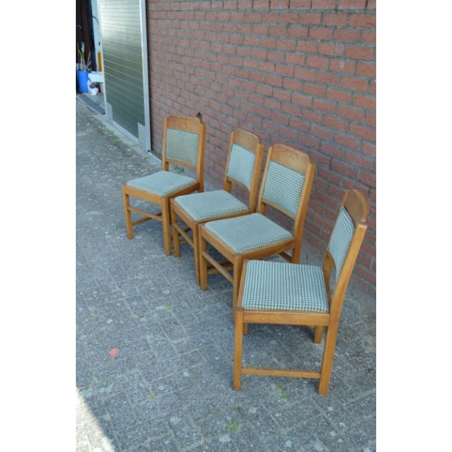 Set van 4 landelijke houten Hollandse stoelen met geblokte bouclé bekleding-2