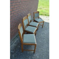 thumb-Set van 4 landelijke houten Hollandse stoelen met geblokte bouclé bekleding-4