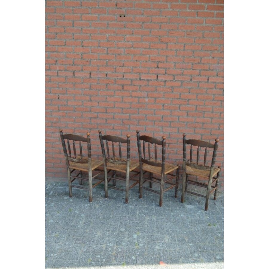 Set van 4 antieke Hollandse keukenstoelen met biezen zitting-8