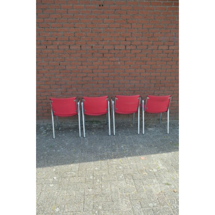 4 vintage metalen stapelstoelen met donkerrode skai bekleding-6