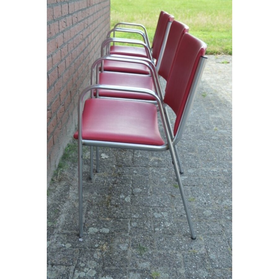 Set van 4 vintage metalen stapelstoelen met rood skai bekleding-9