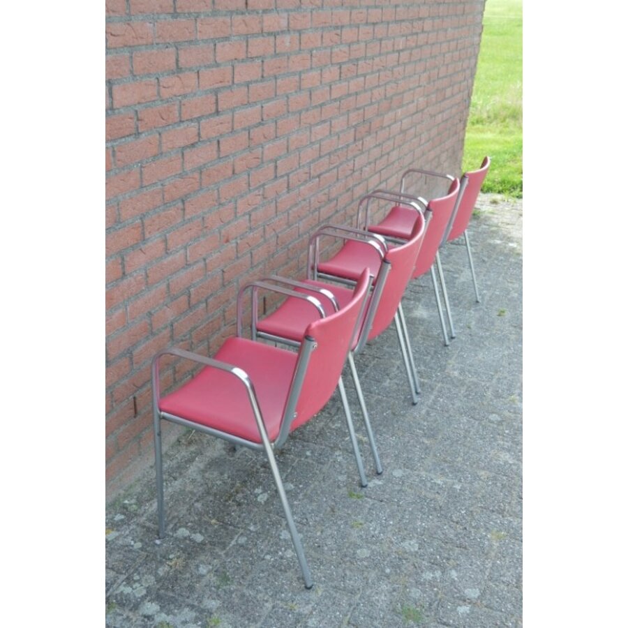 Set van 4 vintage metalen stapelstoelen met rood skai bekleding-10