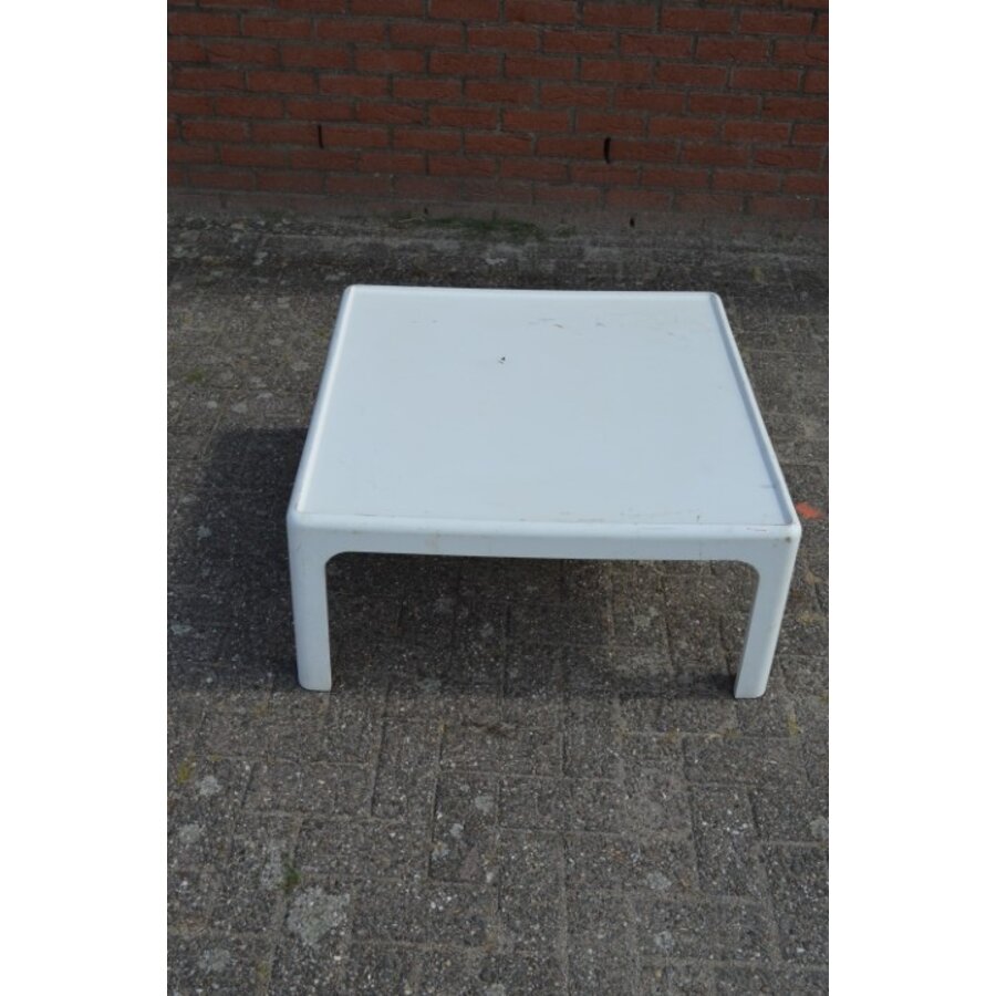 Bijzondere vintage bijzettafel of tuintafel van polyurethaan kunststof uit DDR-1