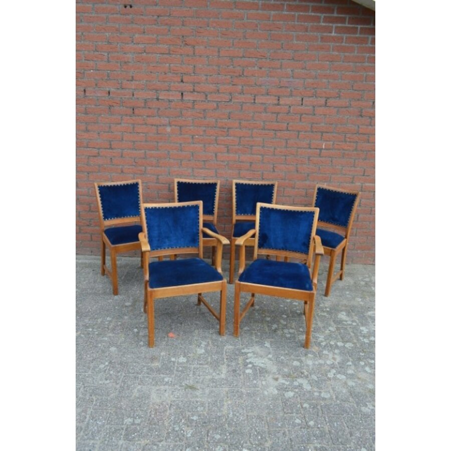 6 vintage eiken stoelen met blauw velours zitting en rugleuning-1