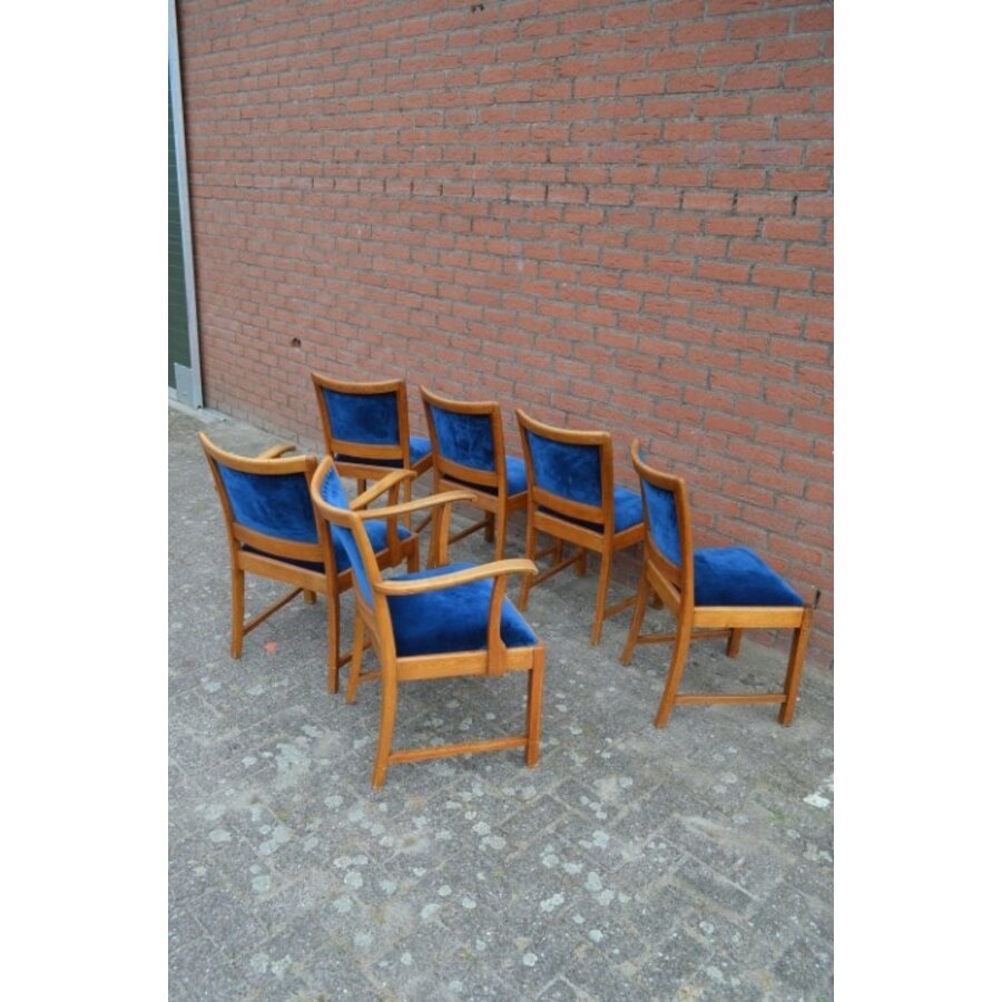 6 vintage eiken stoelen met blauw velours zitting en rugleuning-5