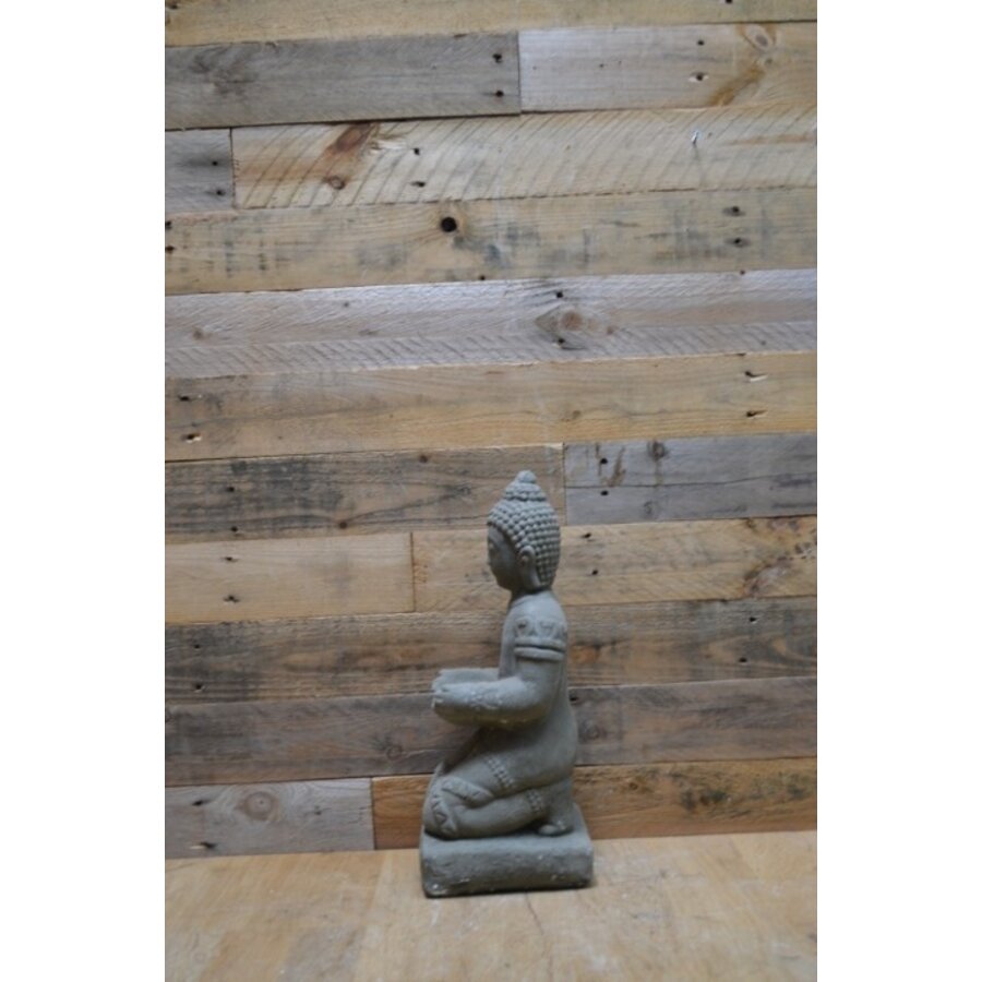 Betonnen beeld van Shiva in knielende houding met bakje – klein model-3