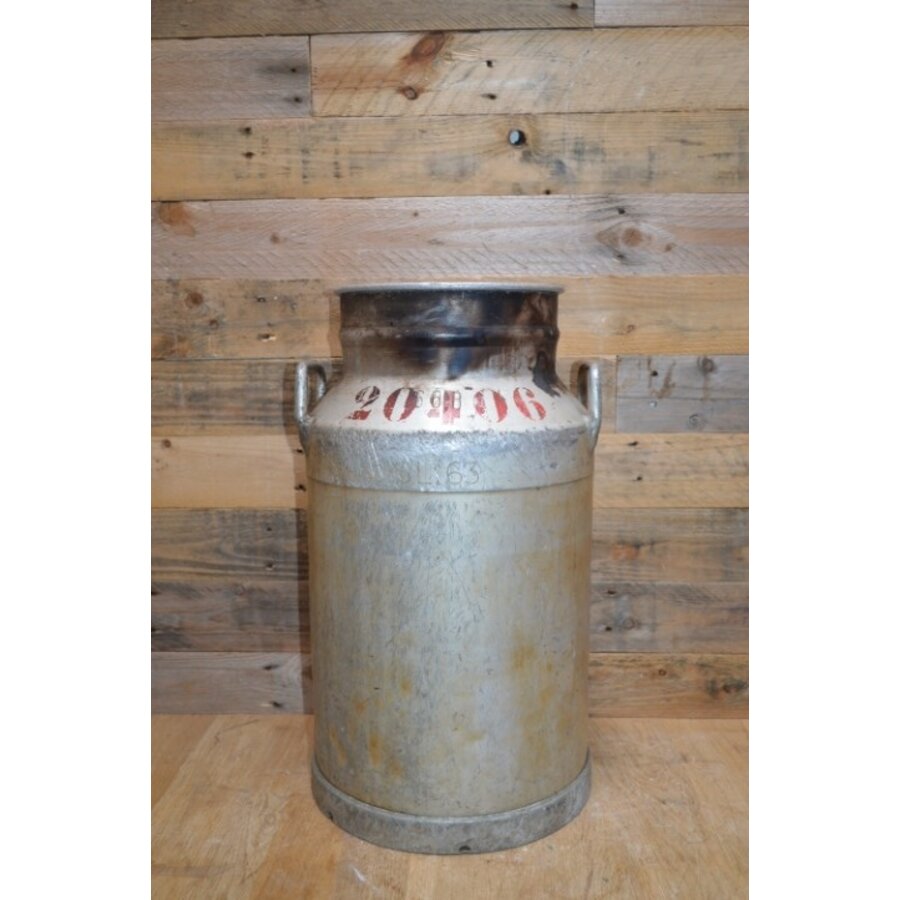 Ouderwetse Aluminium melkbus uit de jaren 70 met ingeslagen nummers – Vintage en waterdicht-1