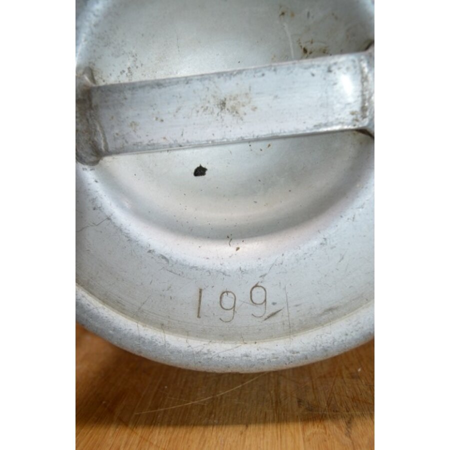 Ouderwetse Aluminium melkbus uit de jaren 70 met ingeslagen nummers – Vintage en waterdicht-7