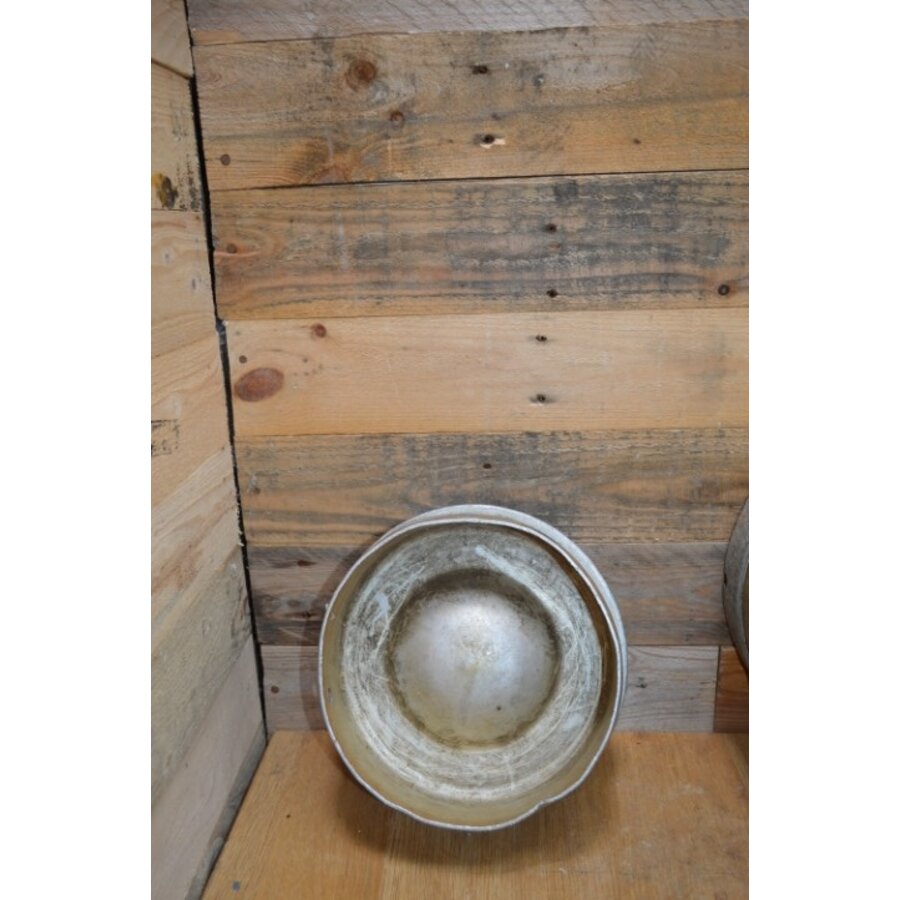 Ouderwetse Aluminium melkbus uit de jaren 70 met ingeslagen nummers – Vintage en waterdicht-9