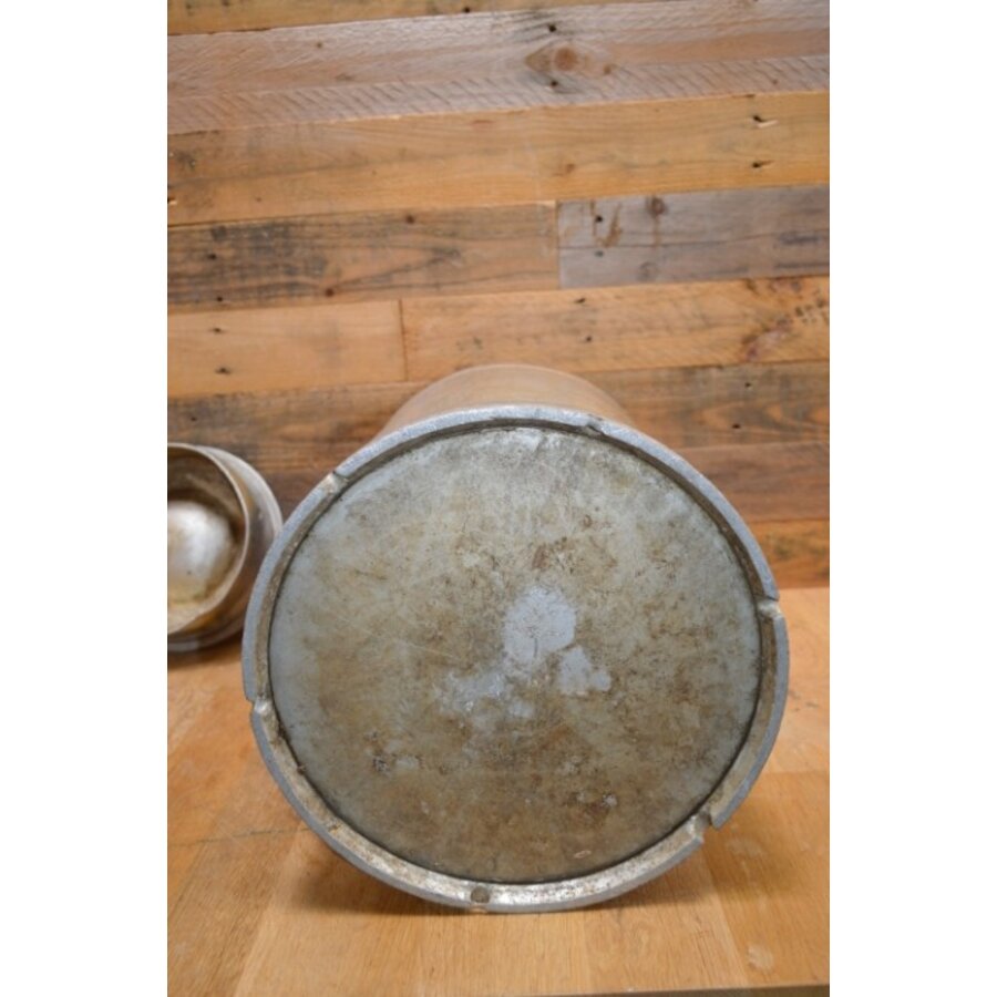 Ouderwetse Aluminium melkbus uit de jaren 70 met ingeslagen nummers – Vintage en waterdicht-10