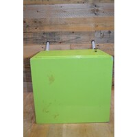 thumb-Retro nachtkastje in appelgroen met buizenpootjes en rechtsdraaiend deurtje-9