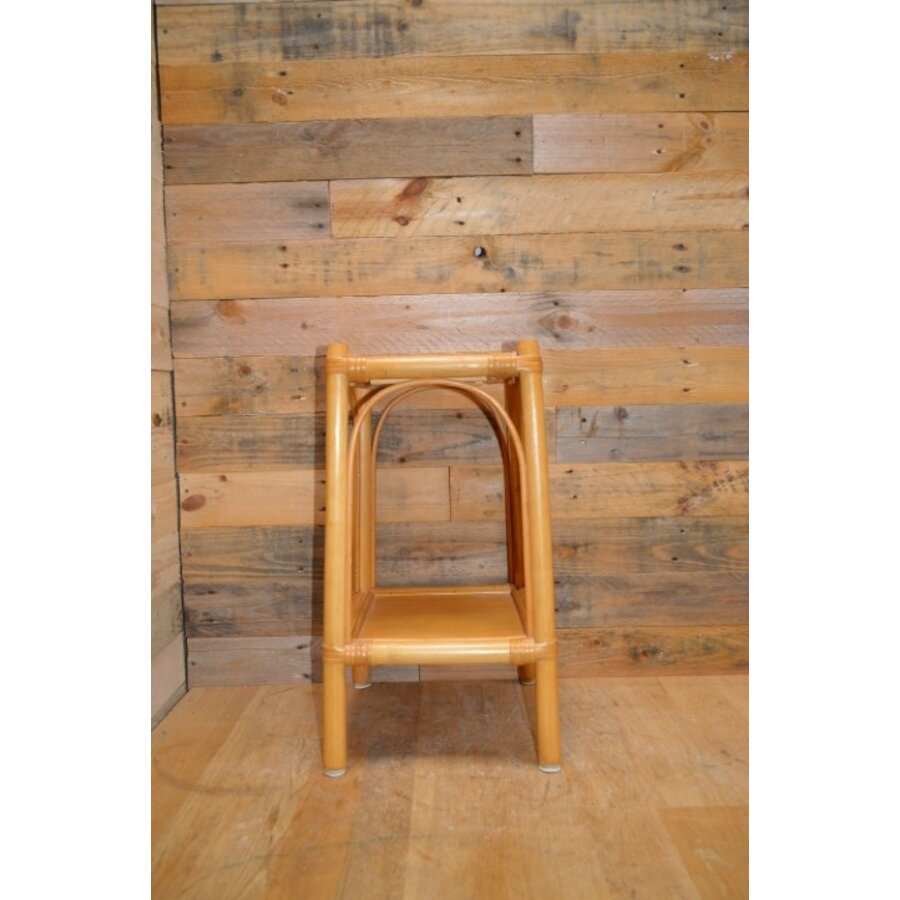 Vintage rotan tafeltje met houten blad en gelakte afwerking-1