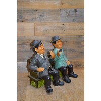 thumb-Keramisch beeldje Laurel en Hardy op bankje-2