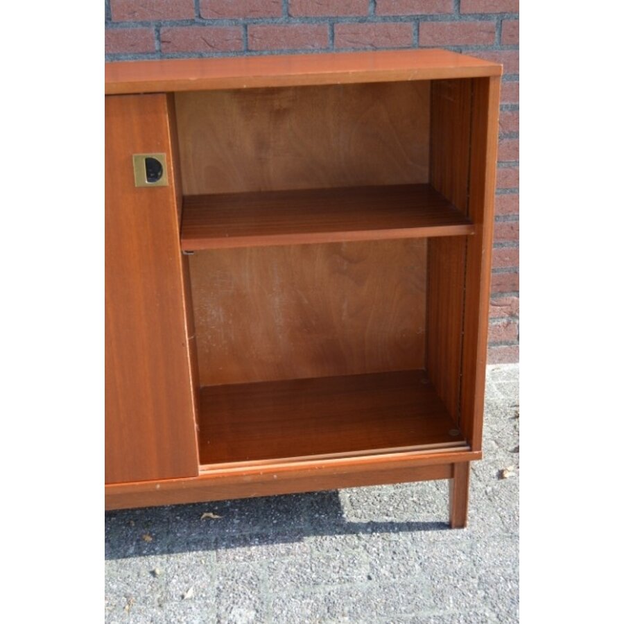 Mid Century kastje – retro houten schuifdeurkast jaren 60-10