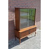 LoodsVol, Tweedehands Vintage servieskast Queen-Ann met glazen schuifdeurtjes en onderkast