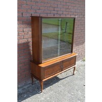 thumb-Vintage servieskast Queen-Ann met glazen schuifdeurtjes en onderkast-1