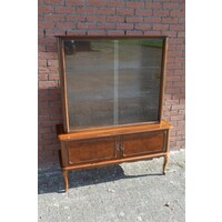 thumb-Vintage servieskast Queen-Ann met glazen schuifdeurtjes en onderkast-2