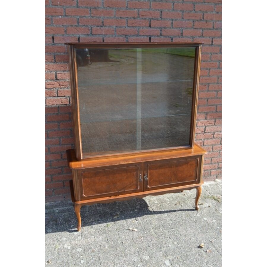 Vintage servieskast Queen-Ann met glazen schuifdeurtjes en onderkast-2