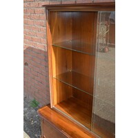 thumb-Vintage servieskast Queen-Ann met glazen schuifdeurtjes en onderkast-4