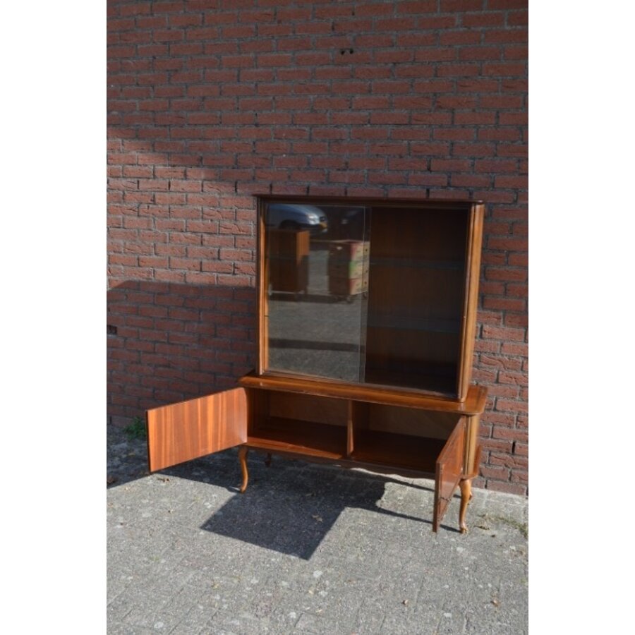 Vintage servieskast Queen-Ann met glazen schuifdeurtjes en onderkast-6
