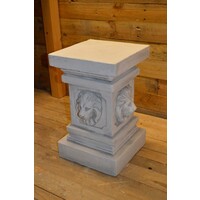 thumb-Decoratieve betonnen zuil met leeuwenkoppen aan de zijkanten-1