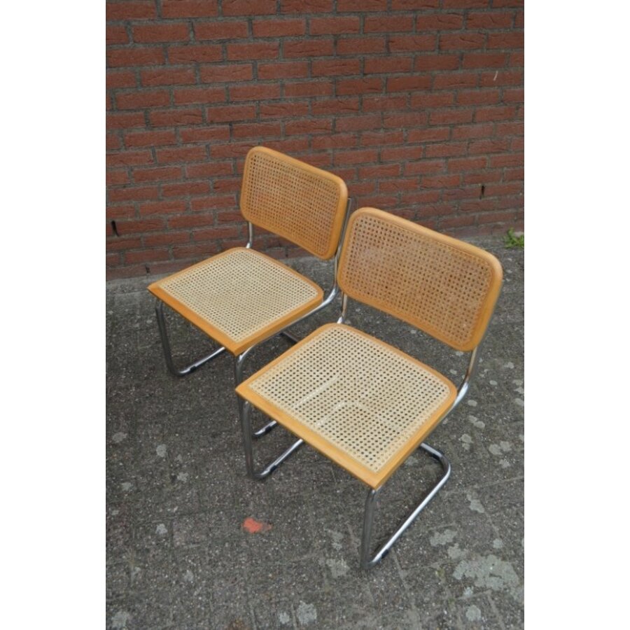 Vintage eettafel met chromen buizenframe en vier Sesca B32 stoelen van Thonet Italië.-3