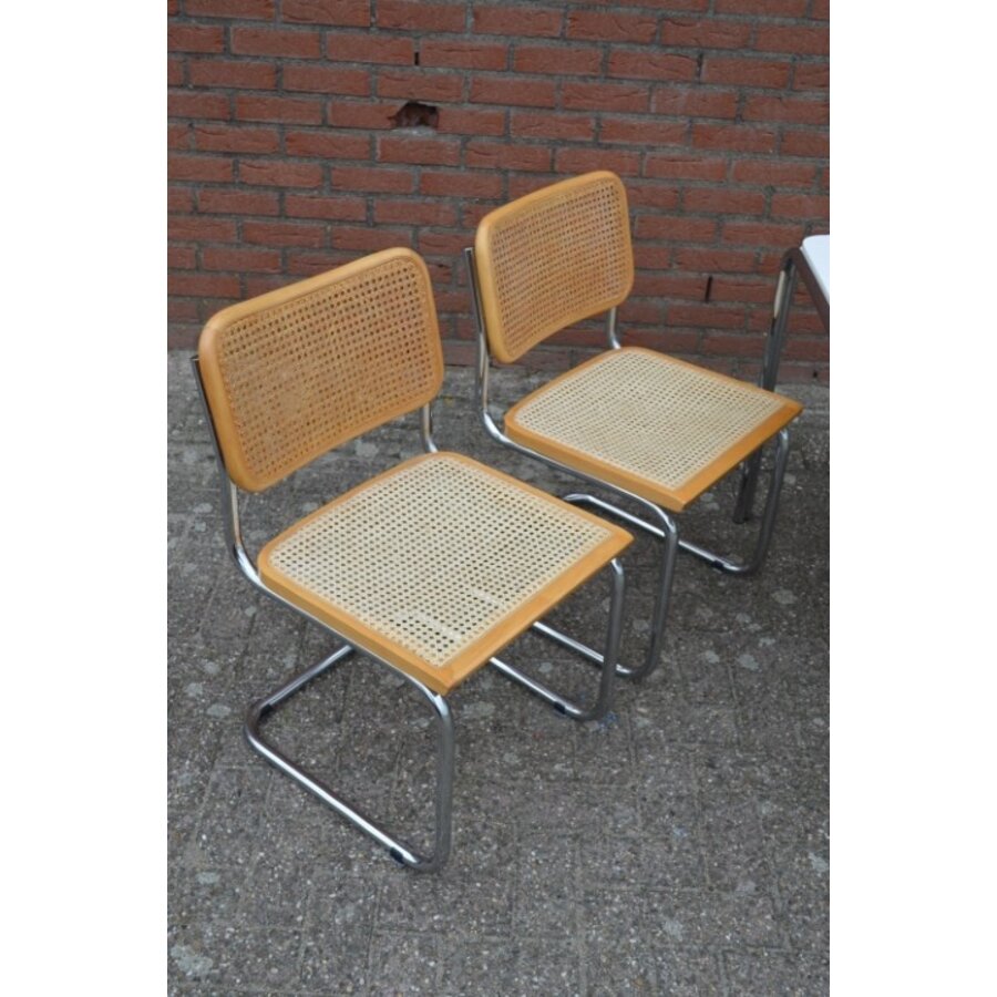 Vintage eettafel met chromen buizenframe en vier Sesca B32 stoelen van Thonet Italië.-4