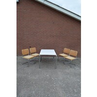 thumb-Vintage eettafel met chromen buizenframe en vier Sesca B32 stoelen van Thonet Italië.-1