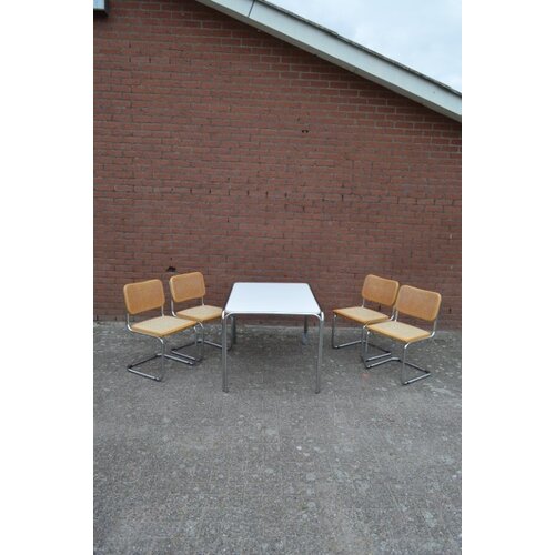 Vintage tafel met Sesca stoelen Thonet Italië 