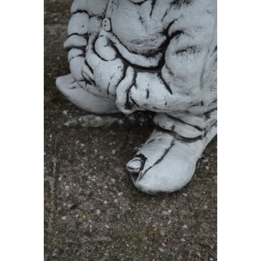 Lachende betonnen trol – Ludiek tuinbeeld voor binnen en buiten-8