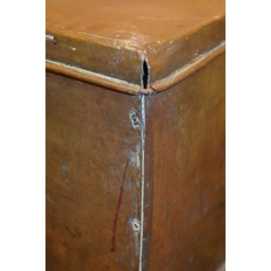 Zeldzame vierkante koperen trommel uit circa 1890 met sporen van gebruik-3