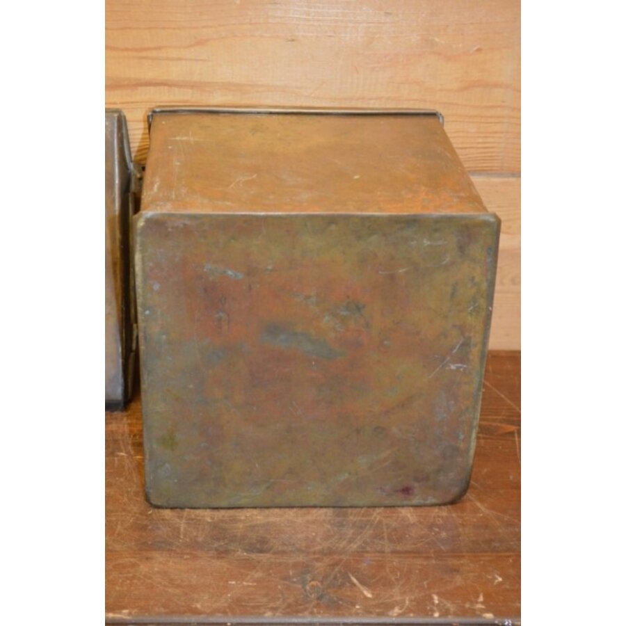 Zeldzame vierkante koperen trommel uit circa 1890 met sporen van gebruik-10