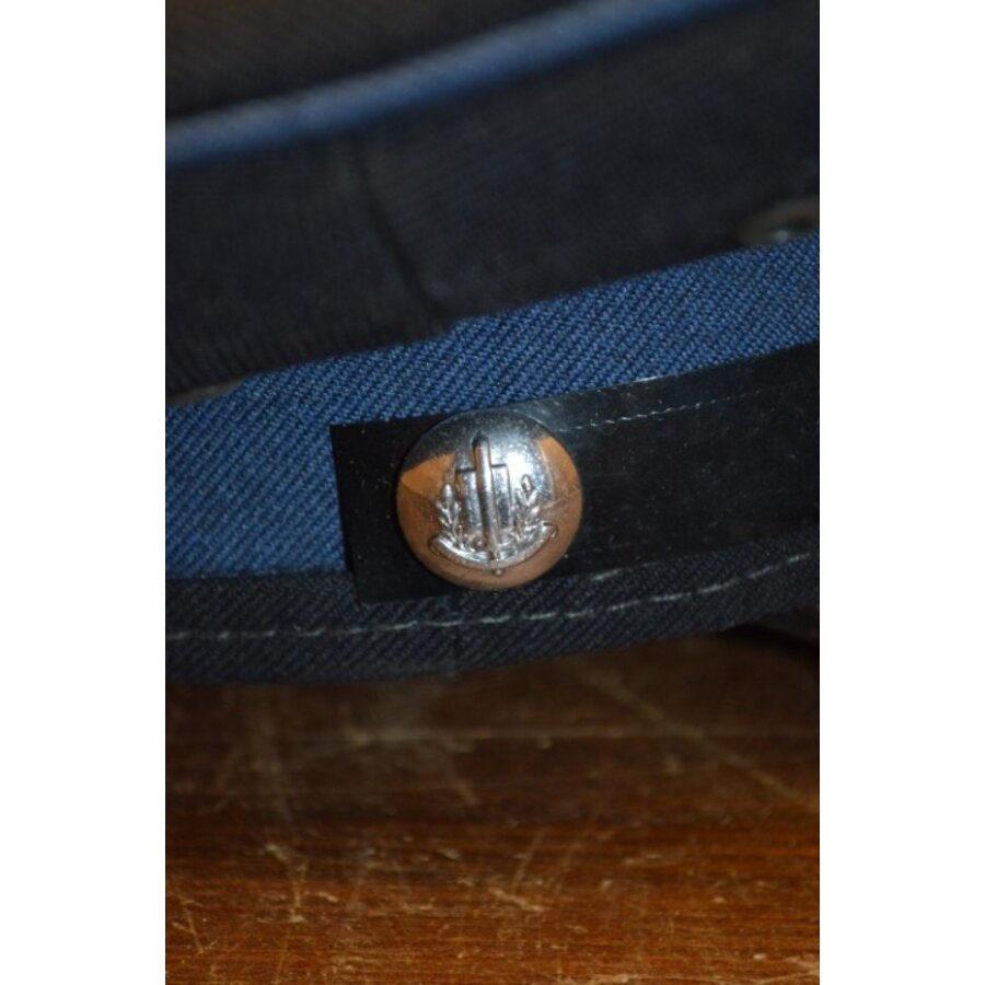 Blauwe tweedehands namaak korpspet uit de jaren 80 – carnavalspet zonder maat-4