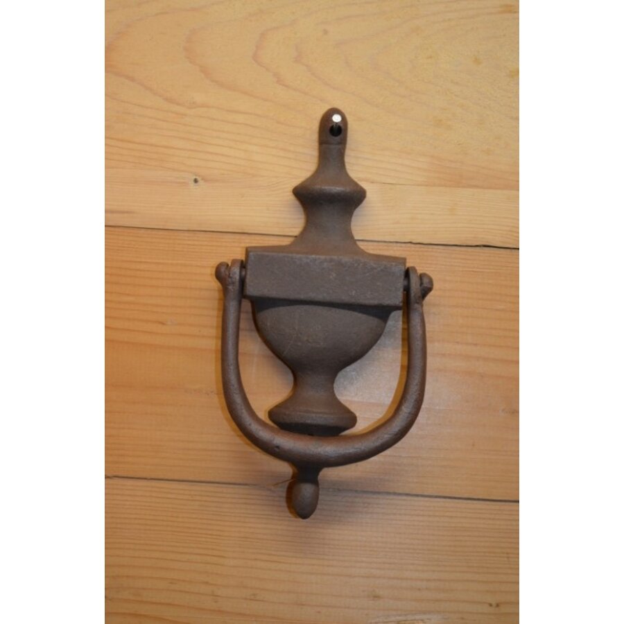 Gietijzeren deurklopper met roestpatina – Klassieke voordeurdecoratie-2