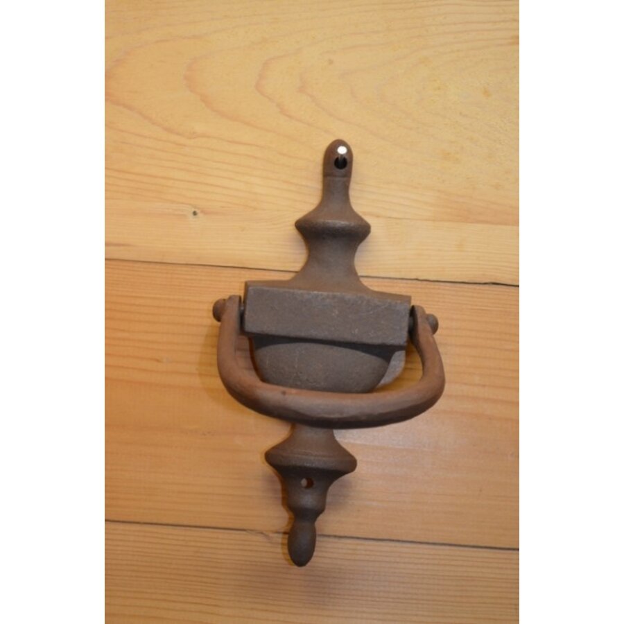 Gietijzeren deurklopper met roestpatina – Klassieke voordeurdecoratie-3