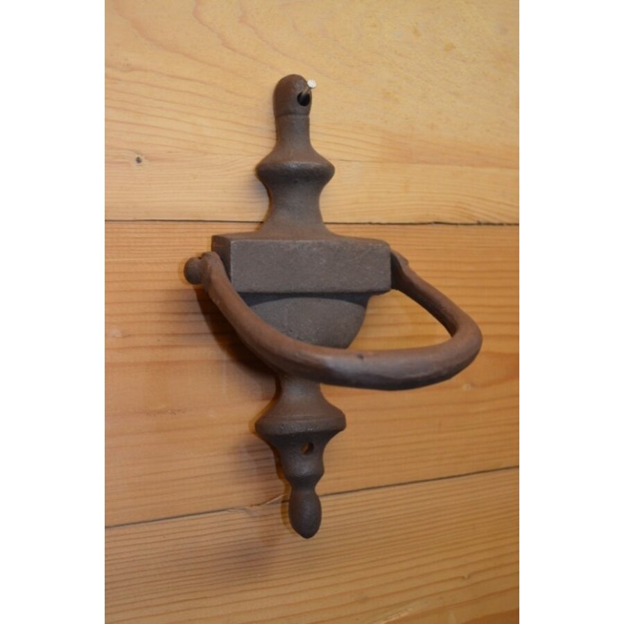 Gietijzeren deurklopper met roestpatina – Klassieke voordeurdecoratie-4