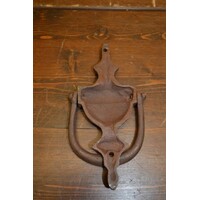 thumb-Gietijzeren deurklopper met roestpatina – Klassieke voordeurdecoratie-5