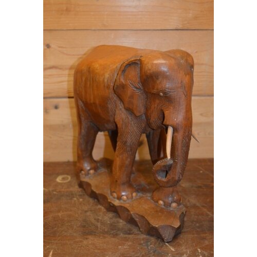 Teakhouten olifantenbeeldje 