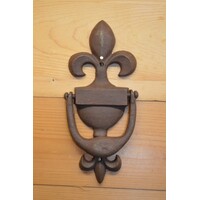 thumb-Gietijzeren deurklopper – Donkerbruin geroest patina en klassiek ontwerp-1