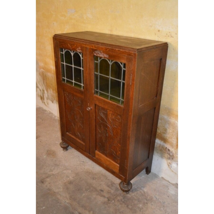 Kleine eikenhouten Art Deco kast met glas-in-lood deuren-2