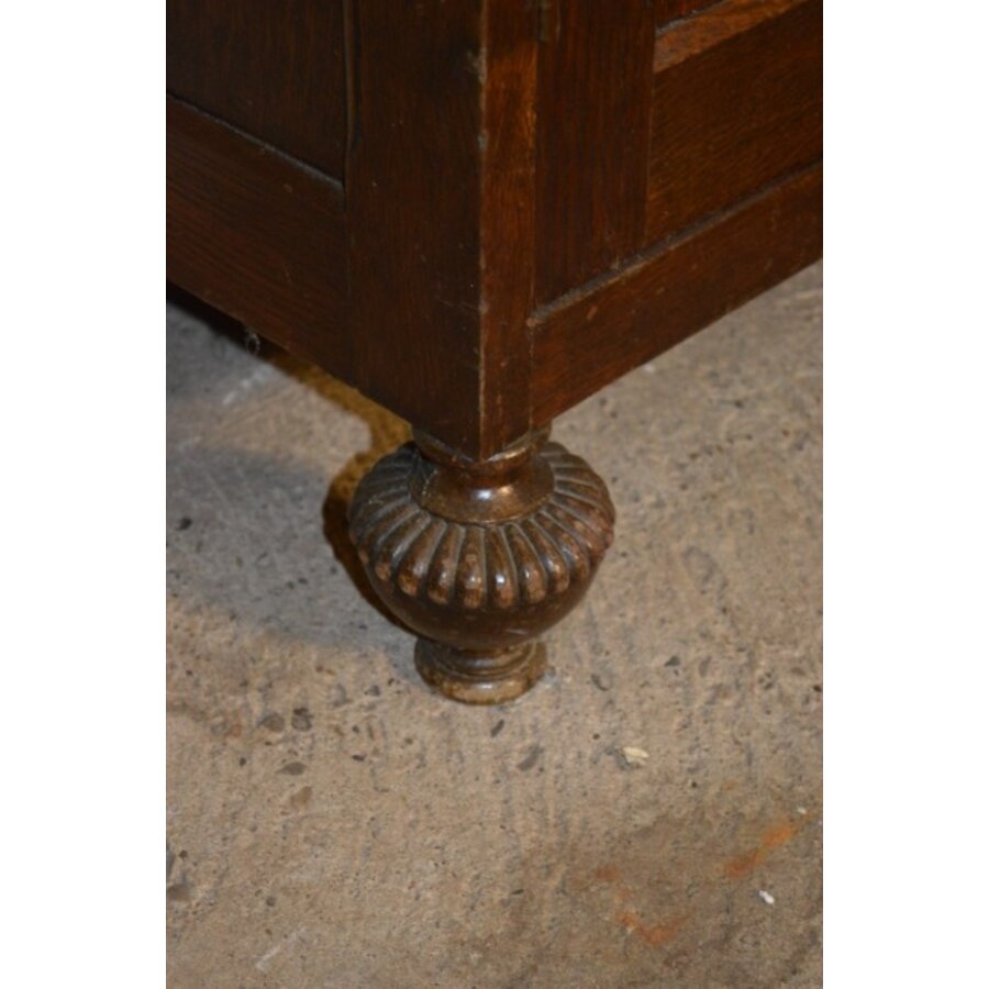 Kleine eikenhouten Art Deco kast met glas-in-lood deuren-8