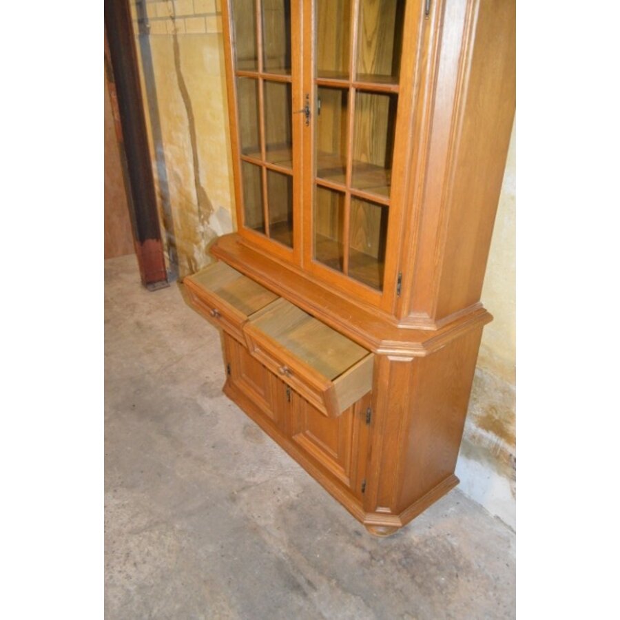 Schitterende kleine grenen buffetkast met ramen en lades-6