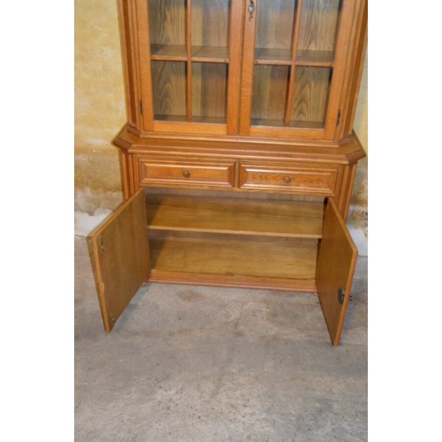 Schitterende kleine grenen buffetkast met ramen en lades-7