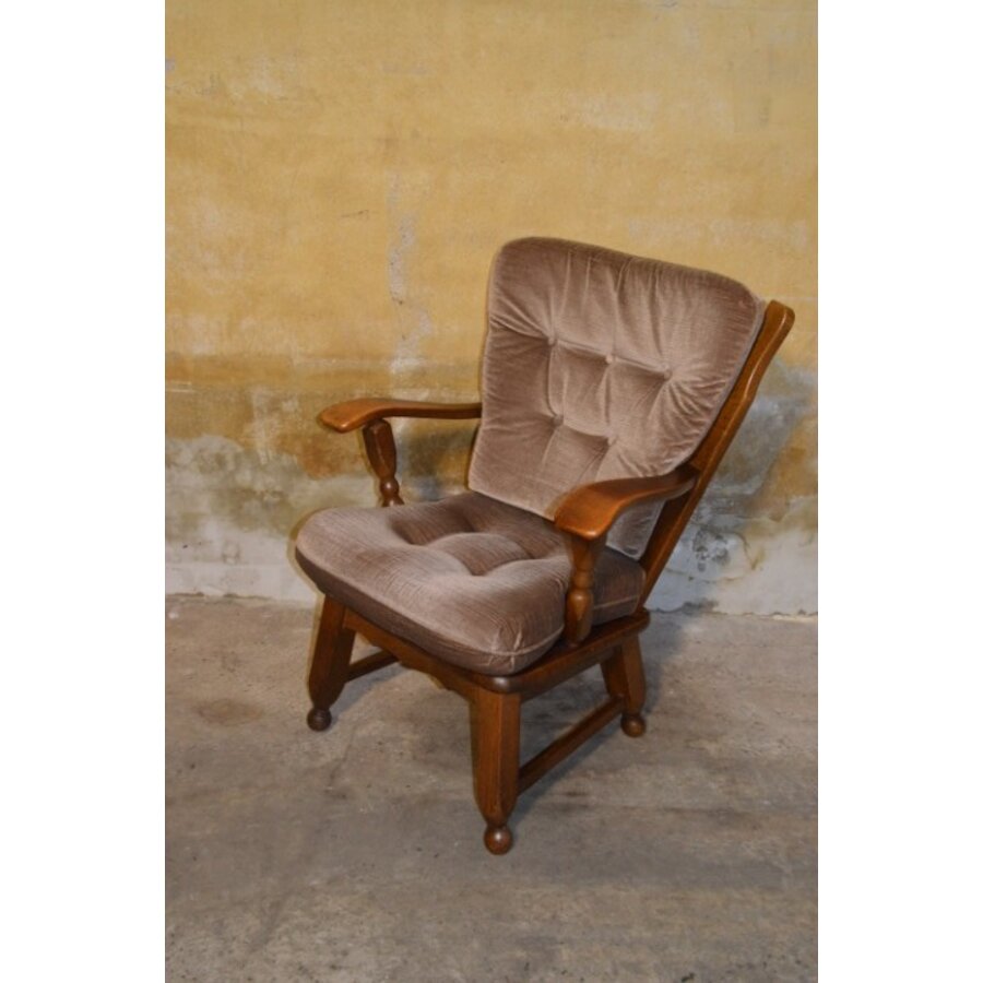Comfortabele eikenhouten fauteuil met armleuningen en kussens-5