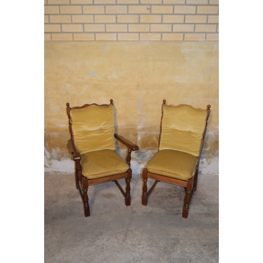 Mid century fauteuils met geel pluche kussen – dames- en herenstoel-1